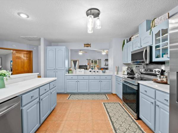 9073 MADRID RD, Weeki Wachee, FL 34613