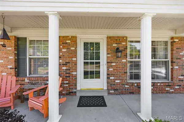 5858 Hunterbrook CT, Oakville, MO 63129