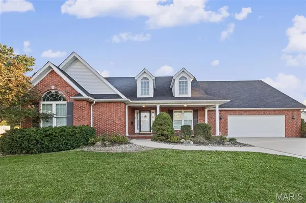 1205 Rosewood CT, Godfrey, IL 62035