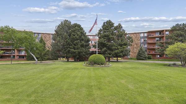 18 E Old Willow RD #213N, Prospect Heights, IL 60070