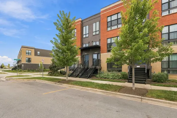 1209 Lakepointe DR, Schaumburg, IL 60173