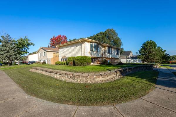 5506 N Howell ST, Davenport, IA 52806