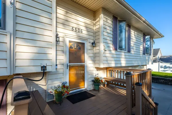 5506 N Howell ST, Davenport, IA 52806