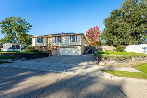 5506 N Howell ST, Davenport, IA 52806