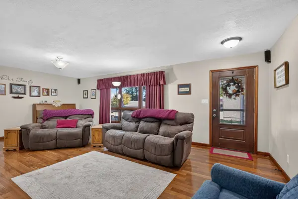303 Cherry Hill DR, Mount Carmel, IL 62863