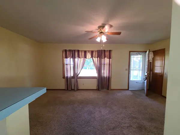 945 N Brinton AVE, Dixon, IL 61021
