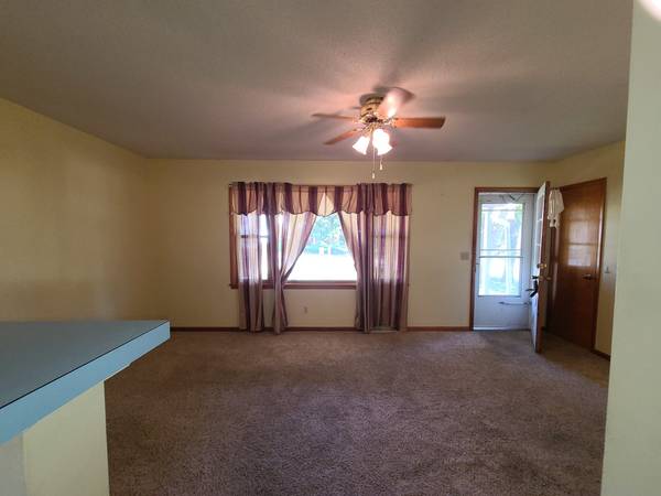 945 N Brinton AVE, Dixon, IL 61021