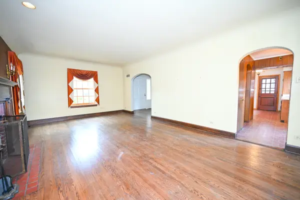 6681 N Sioux AVE, Chicago, IL 60646