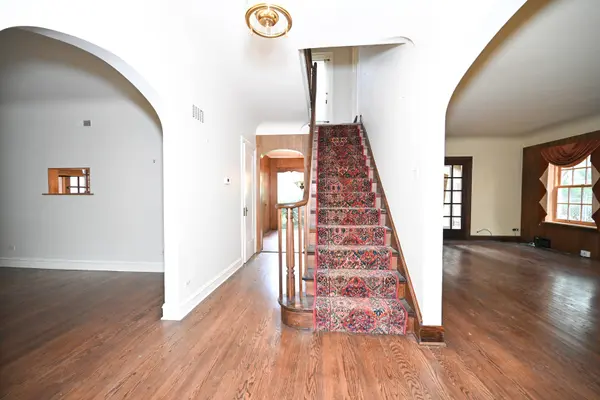 6681 N Sioux AVE, Chicago, IL 60646