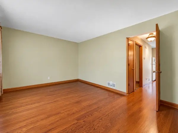 9316 S 54th AVE, Oak Lawn, IL 60453
