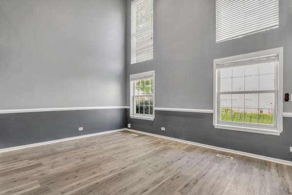 105 Parkview DR, Wauconda, IL 60084