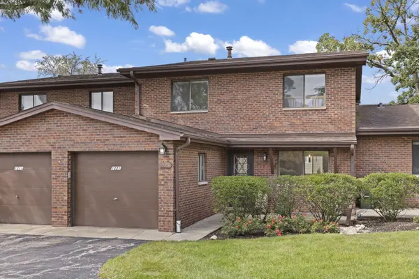 1221 Geneva LN, Lake Zurich, IL 60047
