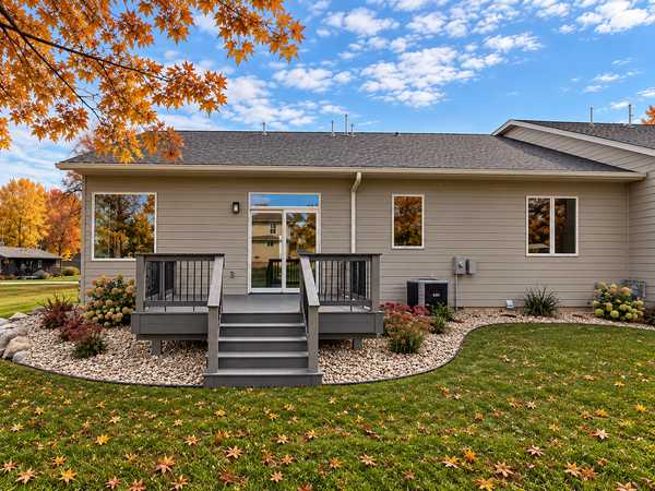 1207 S Shore DR, Worthington, MN 56187