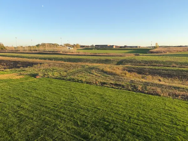 2219 Elk Run DR SE, Pine Island, MN 55963