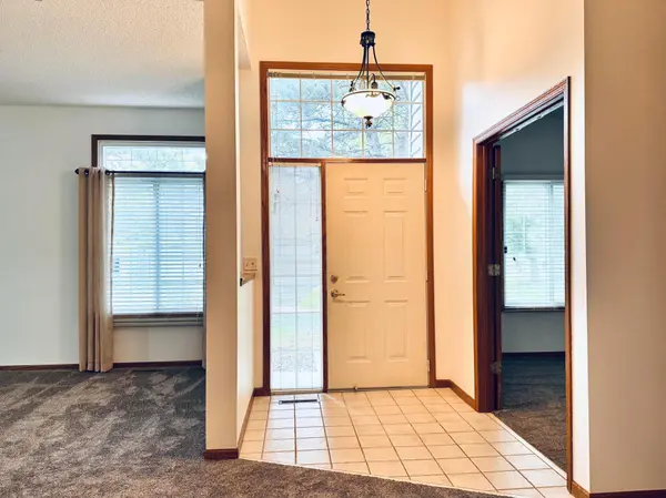 2488 Lockwood DR #10, Mendota Heights, MN 55120