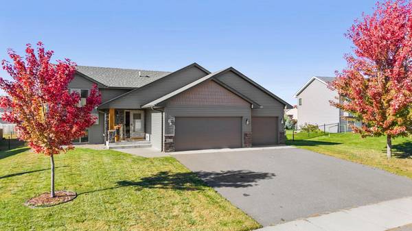1833 Lincoln ST, Cambridge, MN 55008
