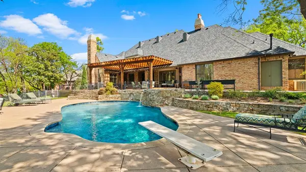 1645 Saratoga WAY, Edmond, OK 73003