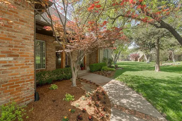 3812 Creek Bank DR, Edmond, OK 73003