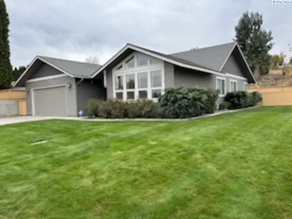 625 Wheeler Ave, Sunnyside, WA 98944
