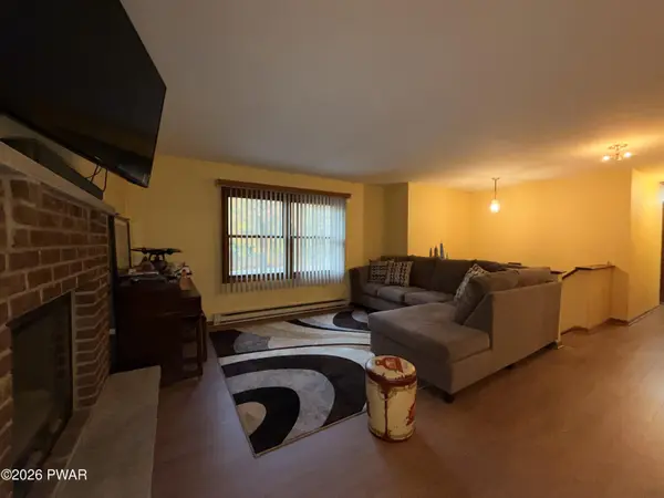 124 Buckboard LN, Lords Valley, PA 18428