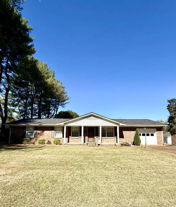 704 5th St #E, Lawrenceburg, TN 38464