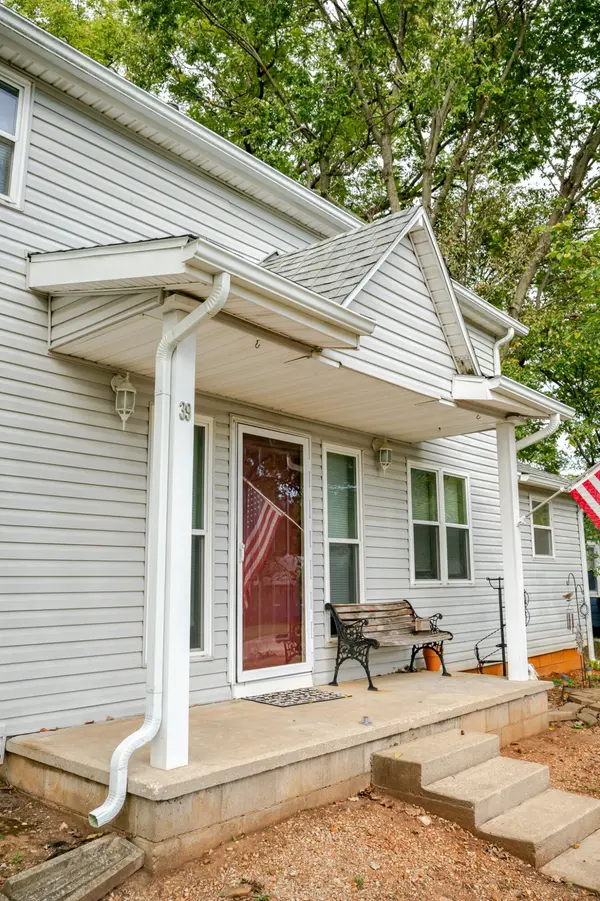 39 W Springfield ST, Aurora, MO 65605