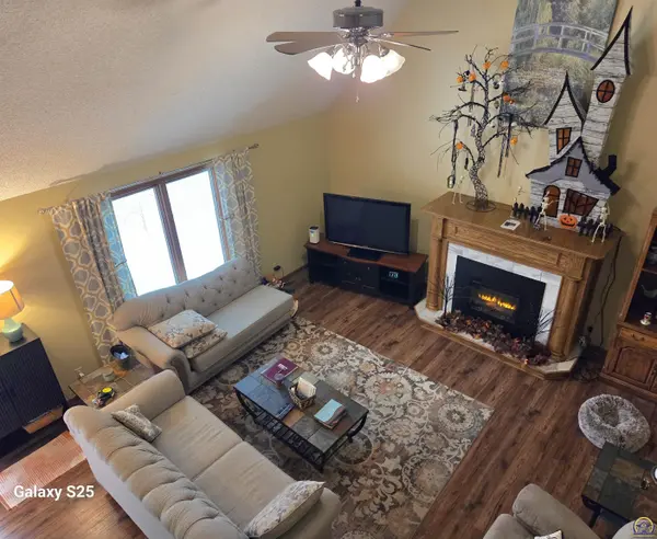 3600 SE Hackberry DR, Topeka, KS 66605