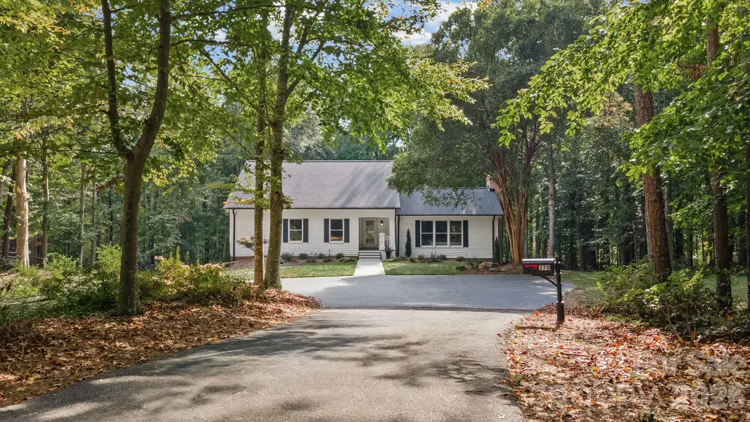 270 Sweet Autumn LN, Lexington, NC 27295