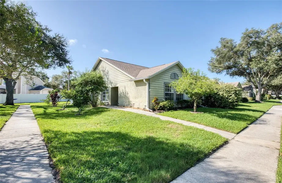 2366 BENTLEY DR, Palm Harbor, FL 34684