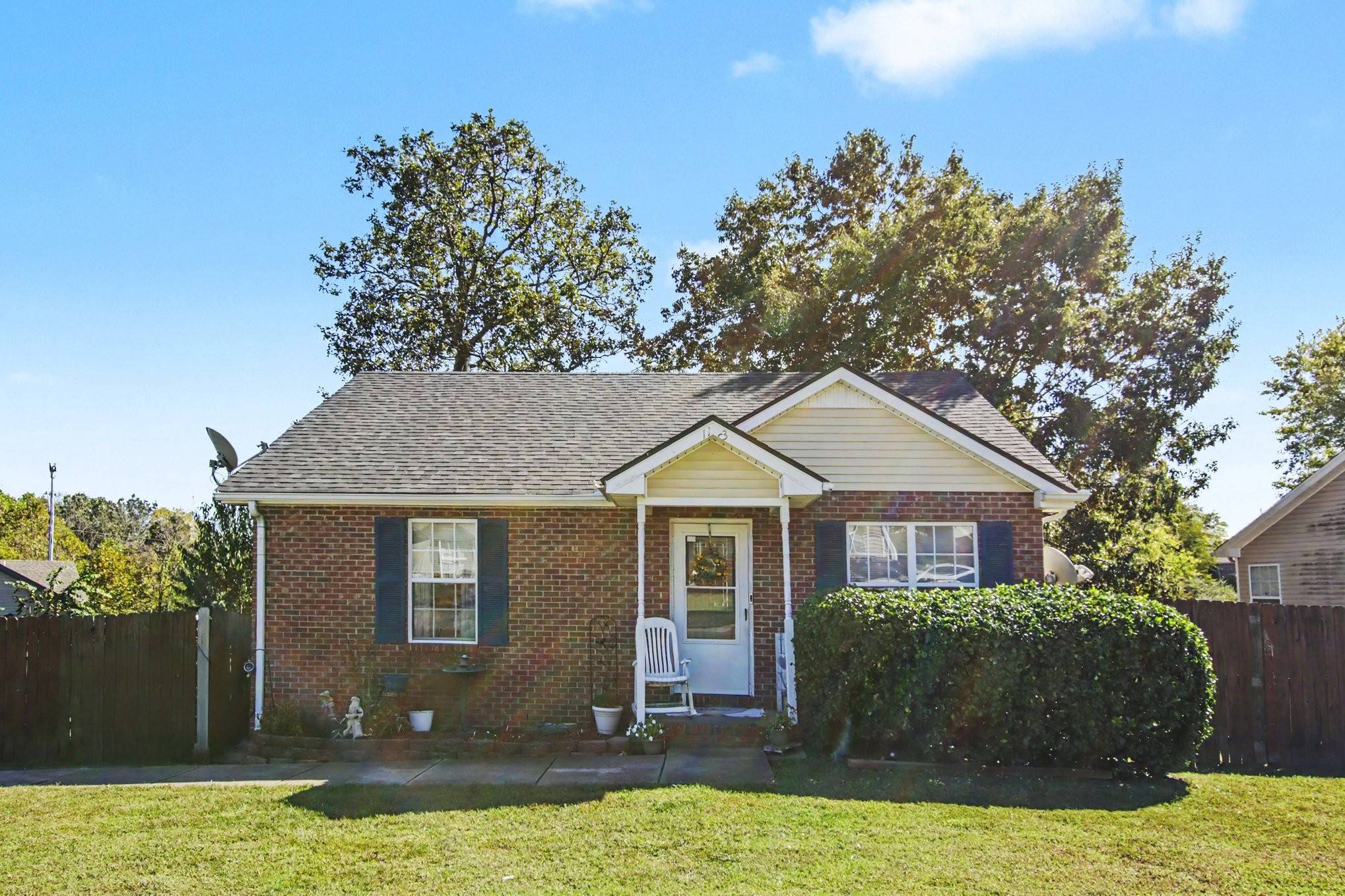1133 10th Ave #E, Springfield, TN 37172