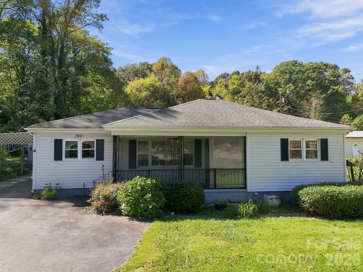 3305 Spartanburg HWY, Flat Rock, NC 28731