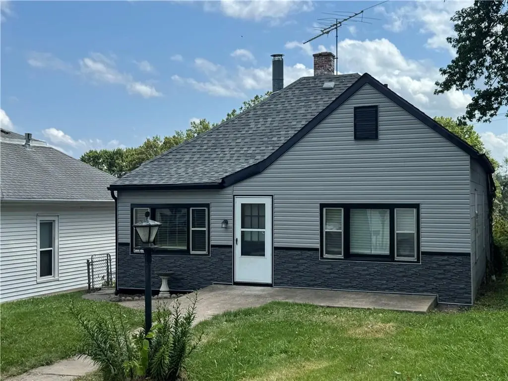 1418 Atchison ST, Atchison, KS 66002