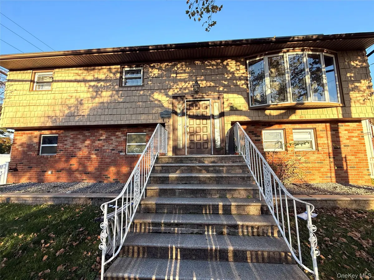 1111 Franklin AVE, North Valley Stream, NY 11580