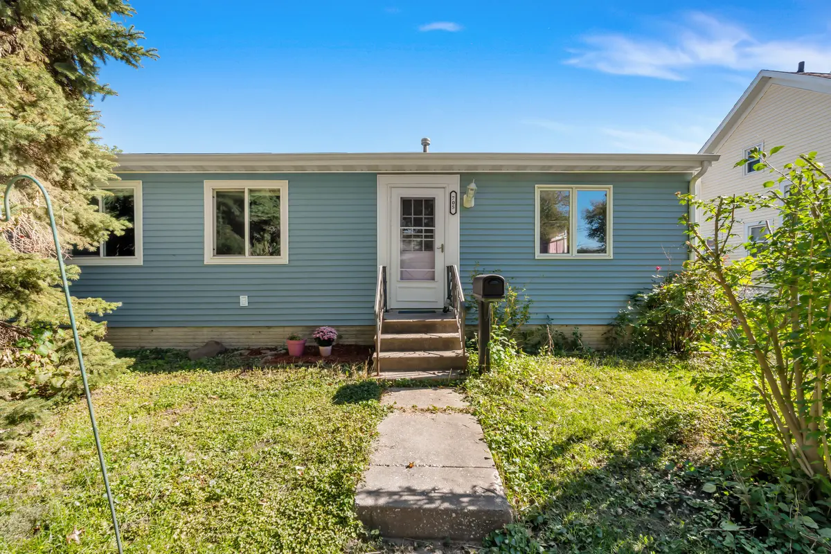 705 S Fairmount ST, Davenport, IA 52802