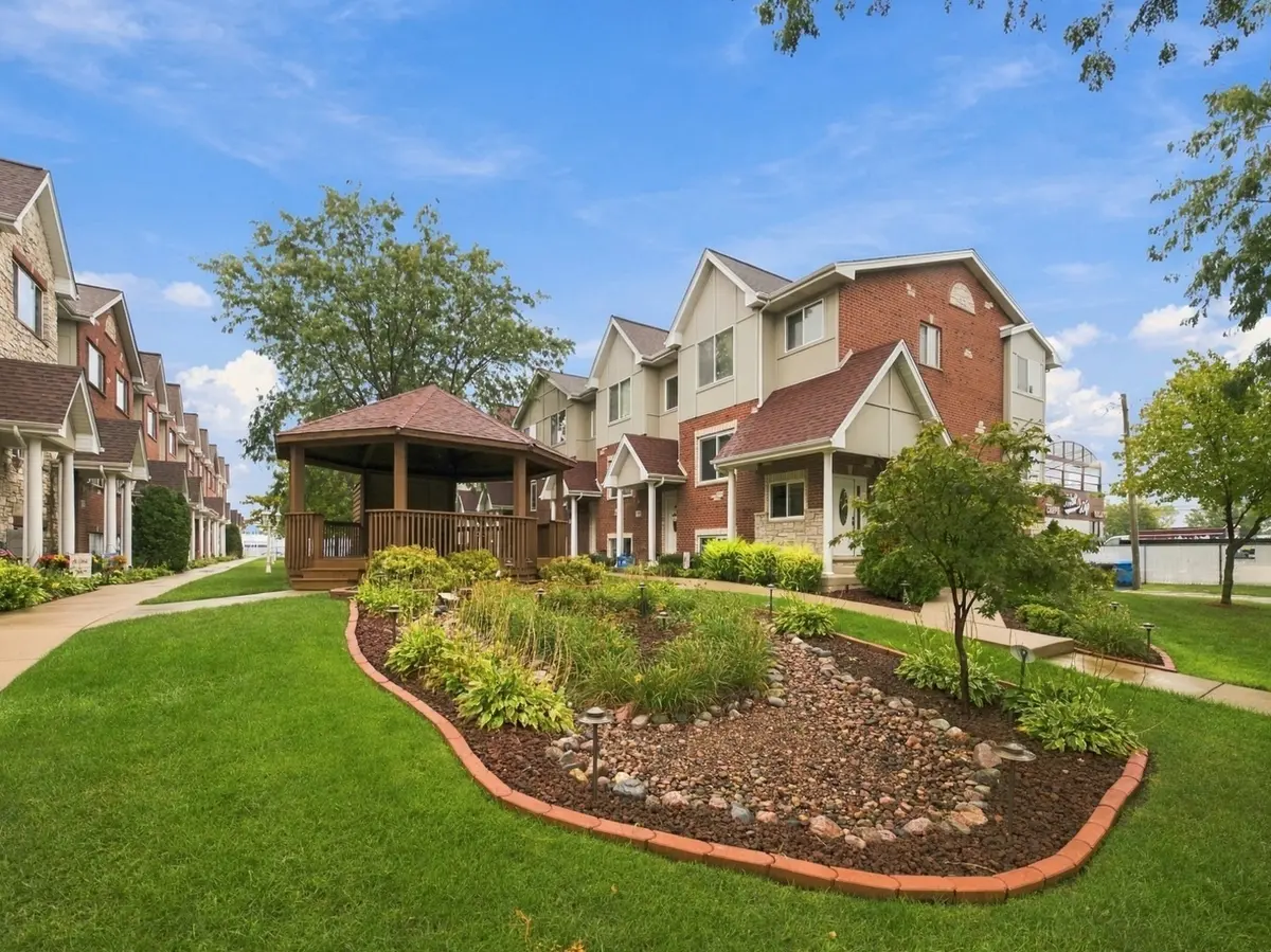 7204 W 83rd ST, Bridgeview, IL 60455