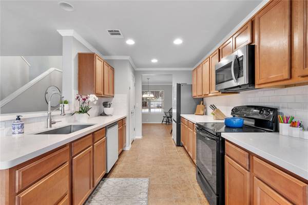 517 Lark ST, Leander, TX 78641