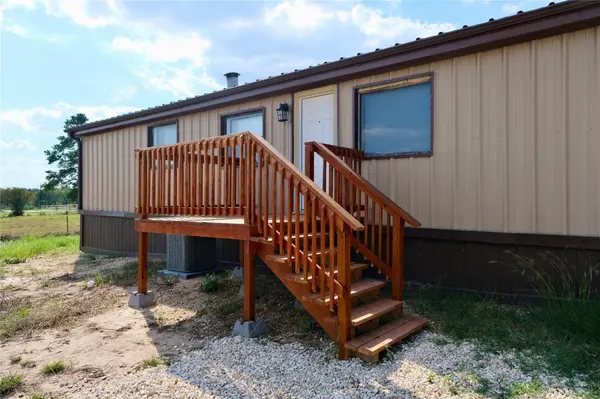 1863 Fm 1704 RD, Elgin, TX 78621