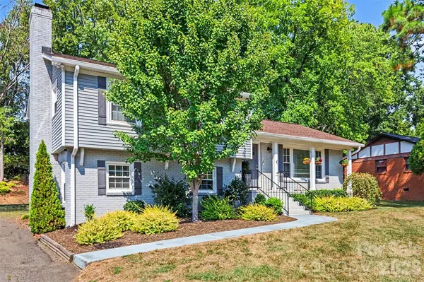 5621 Alanhurst PL, Charlotte, NC 28217