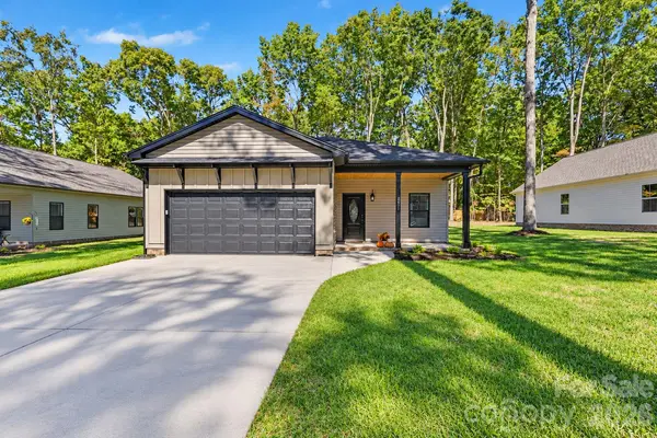 2121 Woodhurst LN, Albemarle, NC 28001