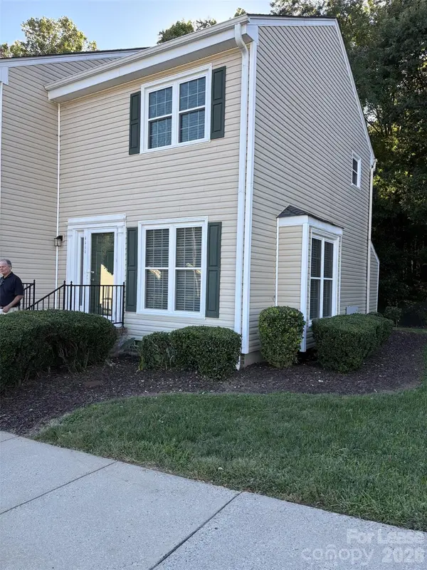 1111 Surry LN, Gastonia, NC 28054
