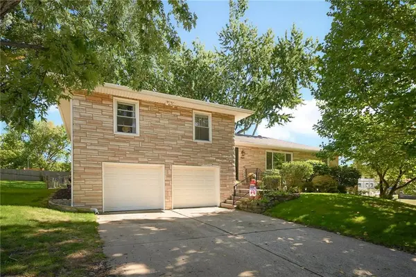 4121 N Briarcliff RD, Kansas City, MO 64116