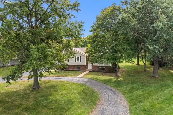 7001 W. 202nd TER, Stilwell, KS 66013