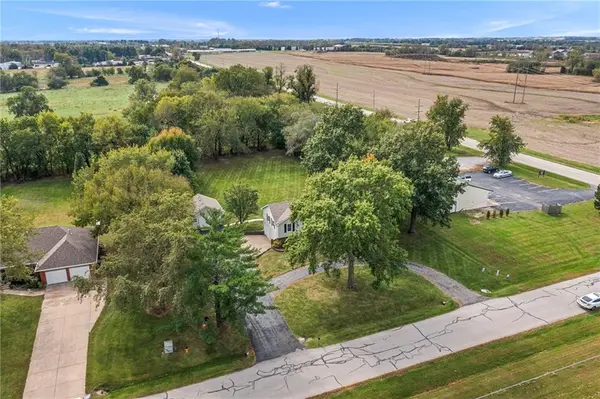 7001 W. 202nd TER, Stilwell, KS 66013