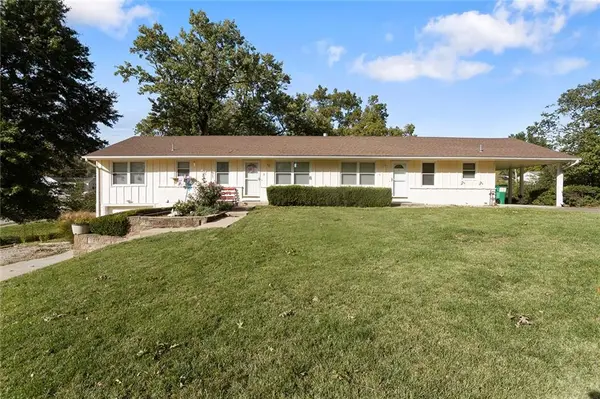 2 NE 62 TER, Gladstone, MO 64118