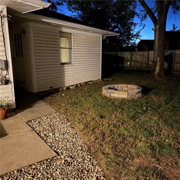 1213 S Maguire ST, Warrensburg, MO 64093