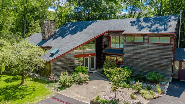215 Lane Gate RD, Cold Spring, NY 10516