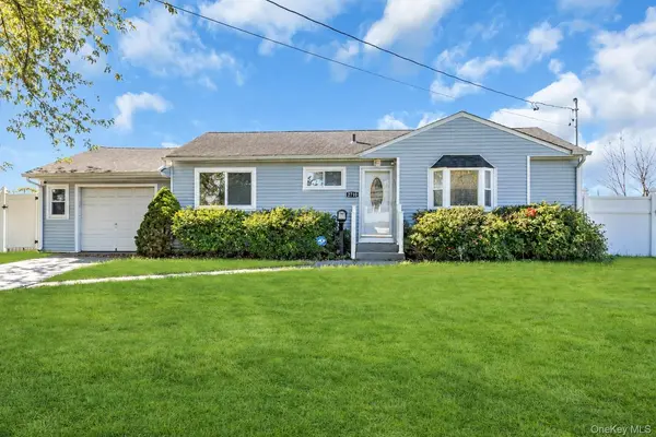 2710 Heather AVE, Medford, NY 11763