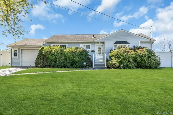 2710 Heather AVE, Medford, NY 11763