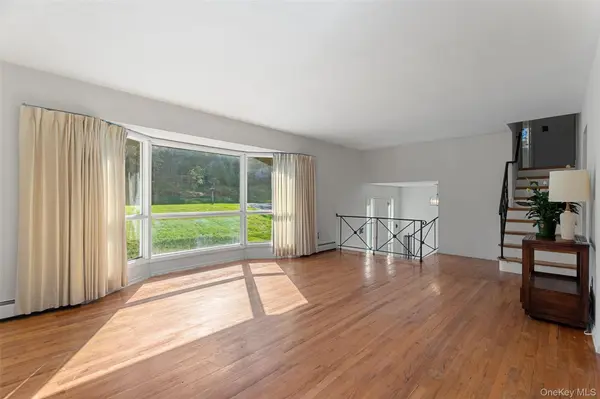 32 Hillview DR, Pleasantville, NY 10570
