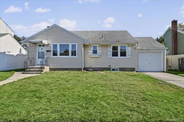 7 High ST, Hicksville, NY 11801